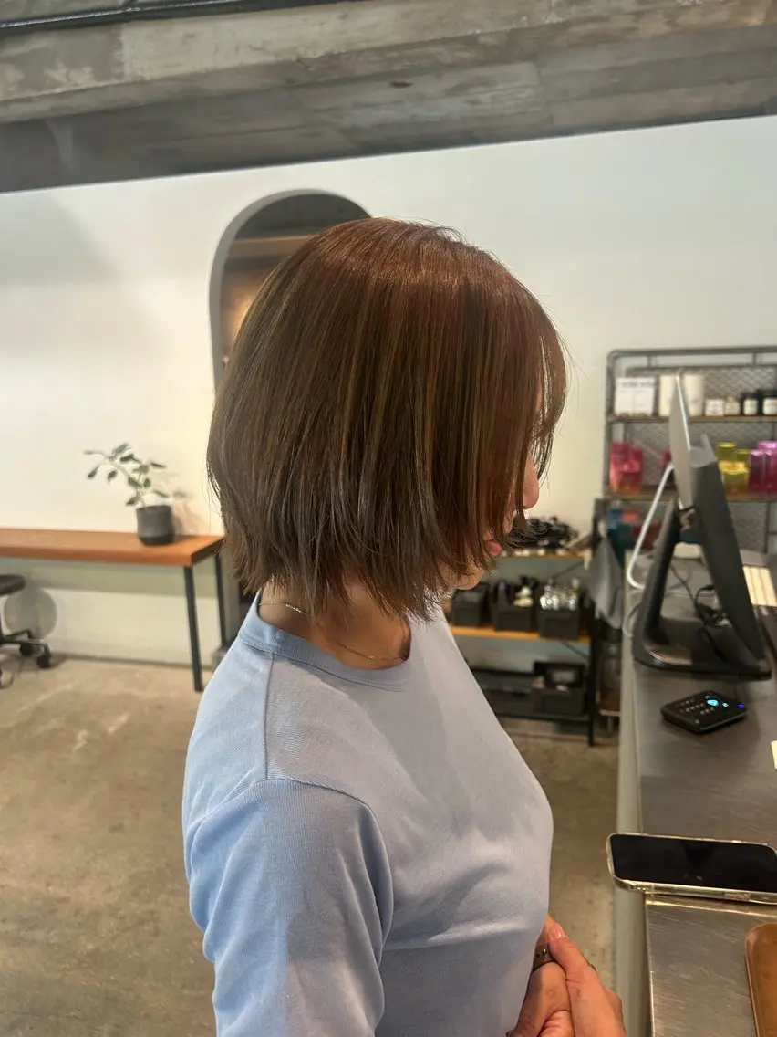 ミディアム カラー ボブレイヤー ベージュカラー ボブ レイヤーカット カット ヘアカラー トリートメント twig 山田 永嶋芽衣のヘアスタイル