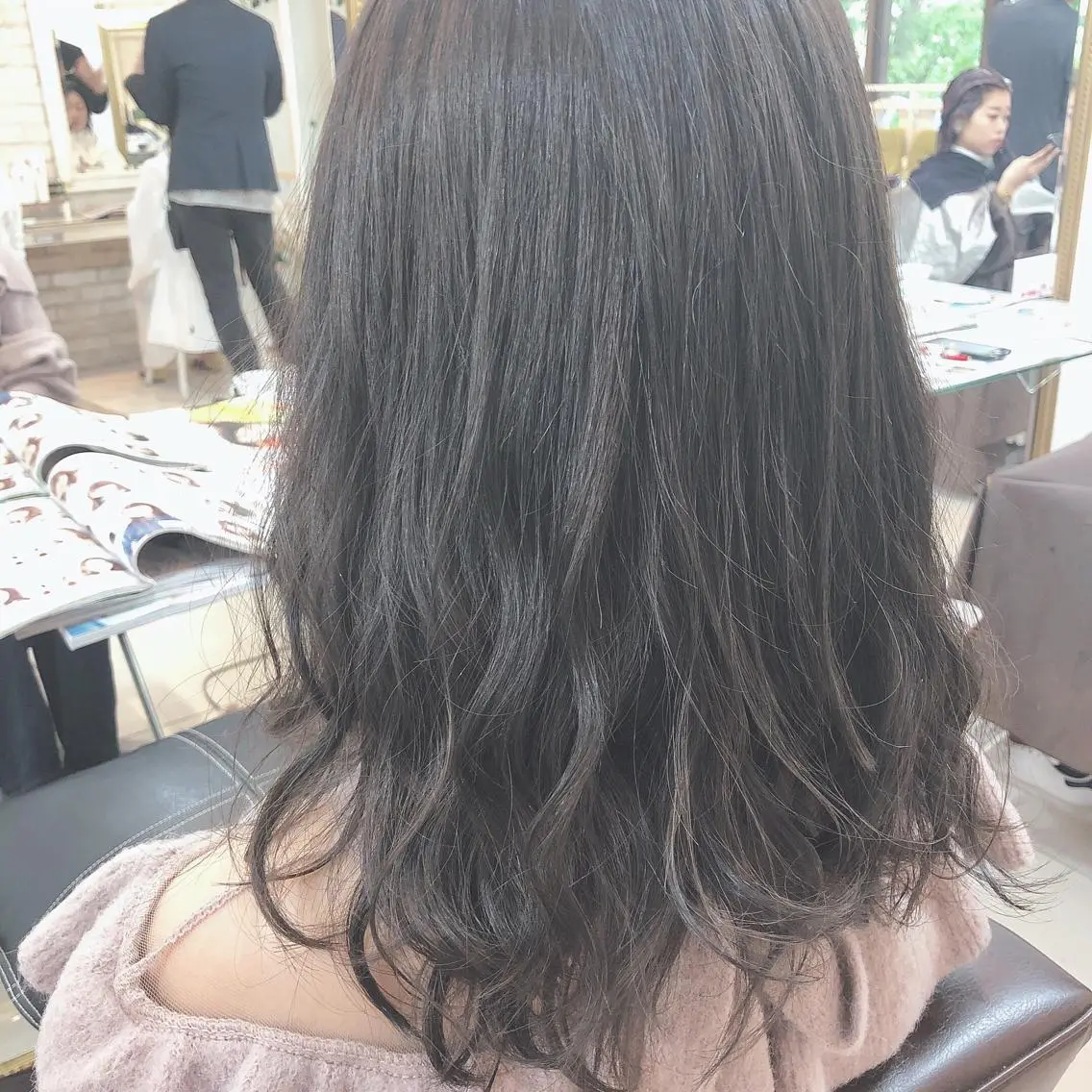 ミディアム カラー トリートメント TRENCH　相澤 果歩のヘアスタイル