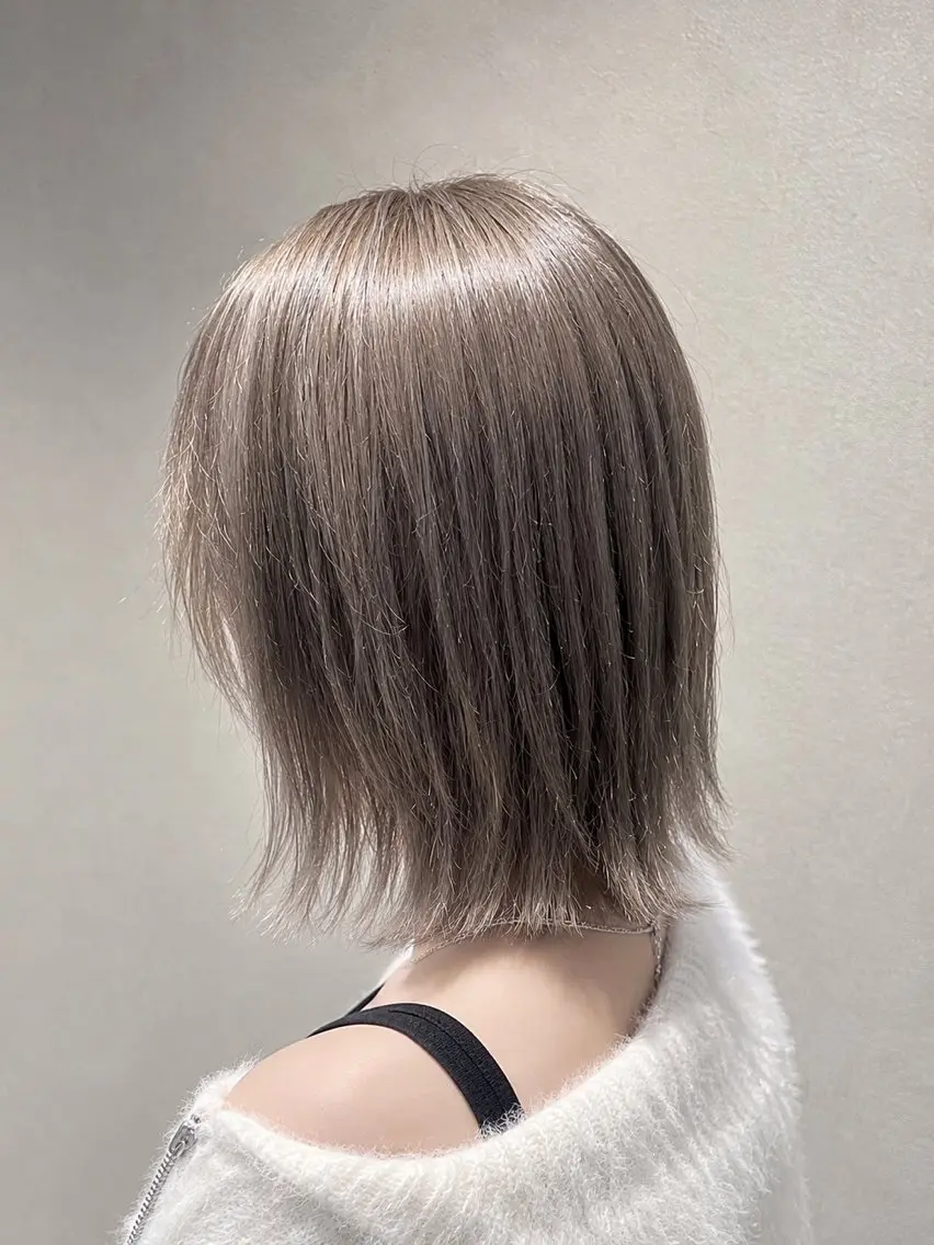 ミディアム ブリーチ、ハイトーン レイヤー【Sana】のヘアスタイル