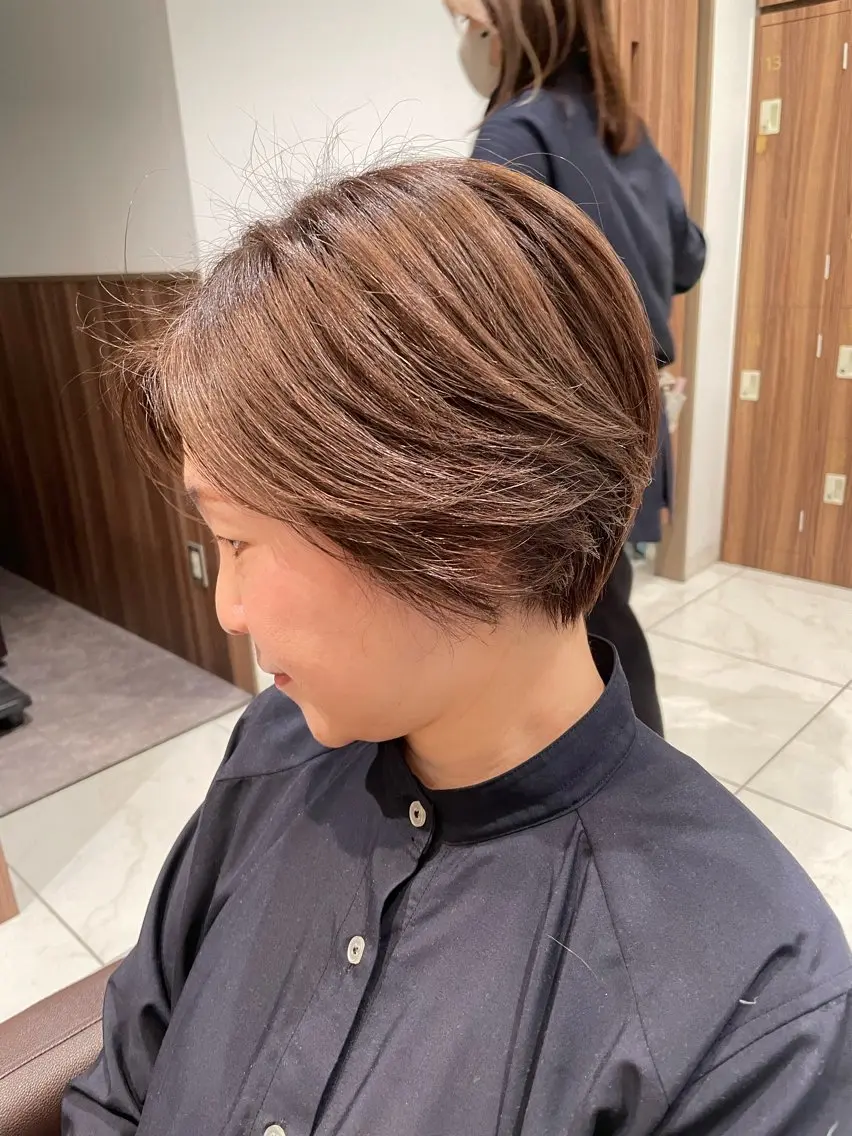 ショート カラー バレイヤージュ ハイライトカラー ハイライト レイヤーカット ヘアカラー 🇰🇷韓国ヘア★ 副店長.쿠리타⭐︎のヘアスタイル