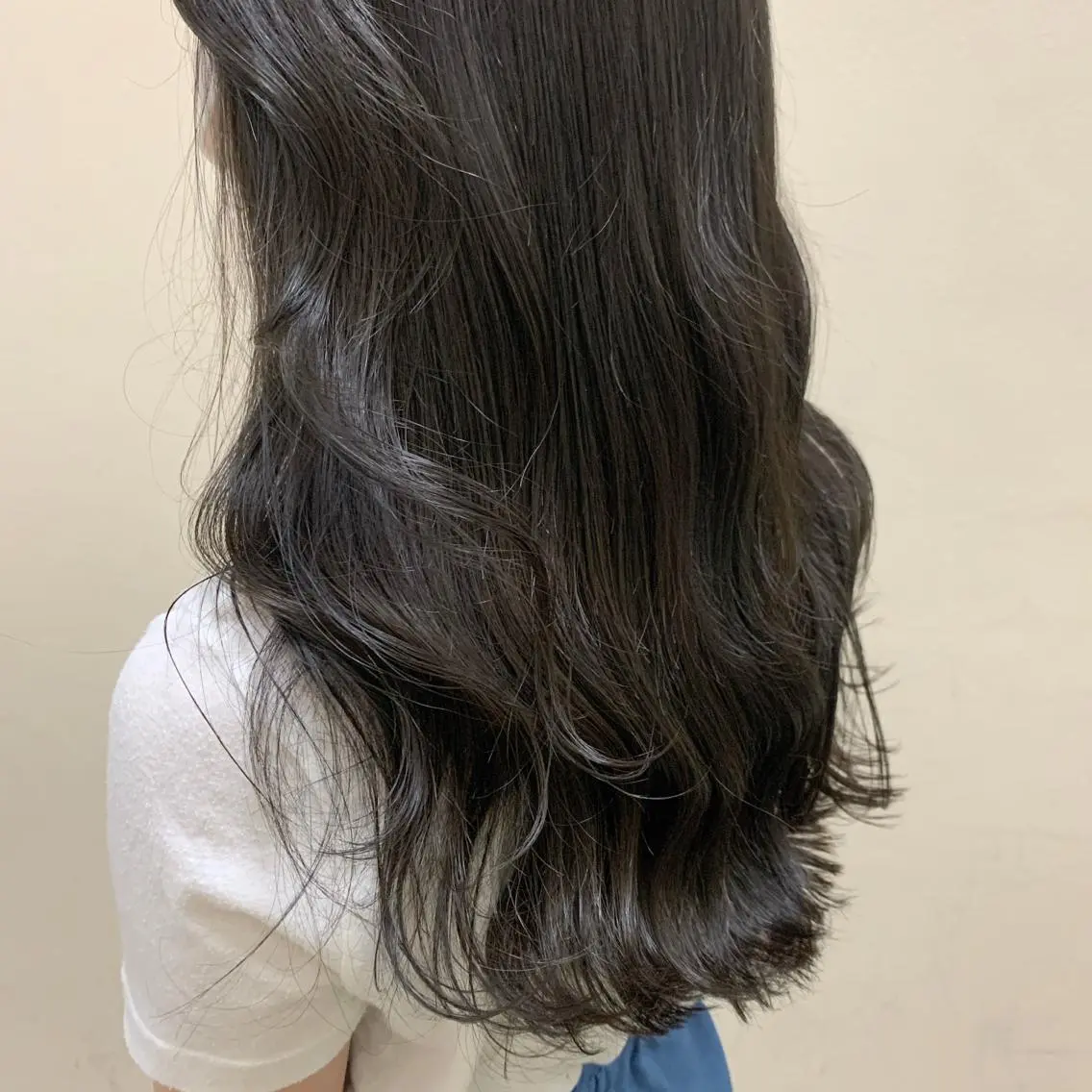 セミロング カラー ayaka 縮毛矯正レイヤーのヘアスタイル