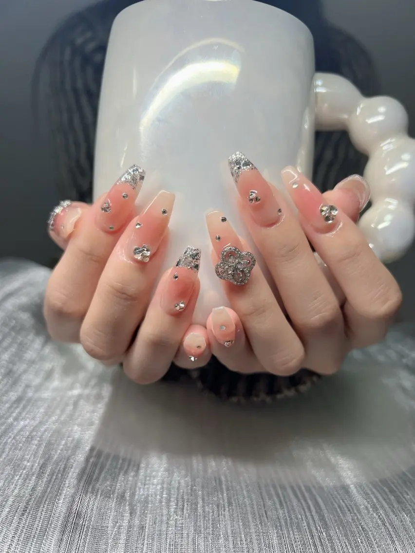 ネイル オーロラネイル チークネイル 長さ出し フットネイル フレンチネイル ハンドネイル Lee Nailsのネイルデザイン