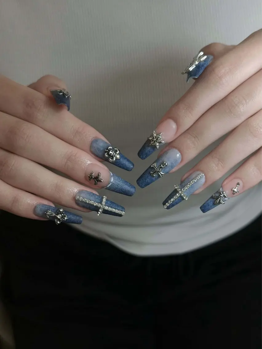 ネイル ガーリー キラキラネイル 韓国ネイル ロングネイル ピンク ハンドネイル ICE Nailsのネイルデザイン