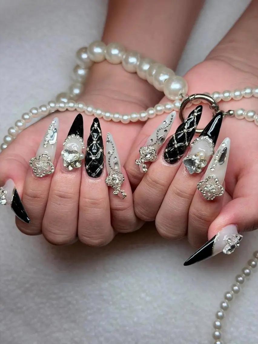 ネイル ゴージャス 韓国ネイル ロングネイル シルバー ワンホンネイル Sora NAILのネイルデザイン