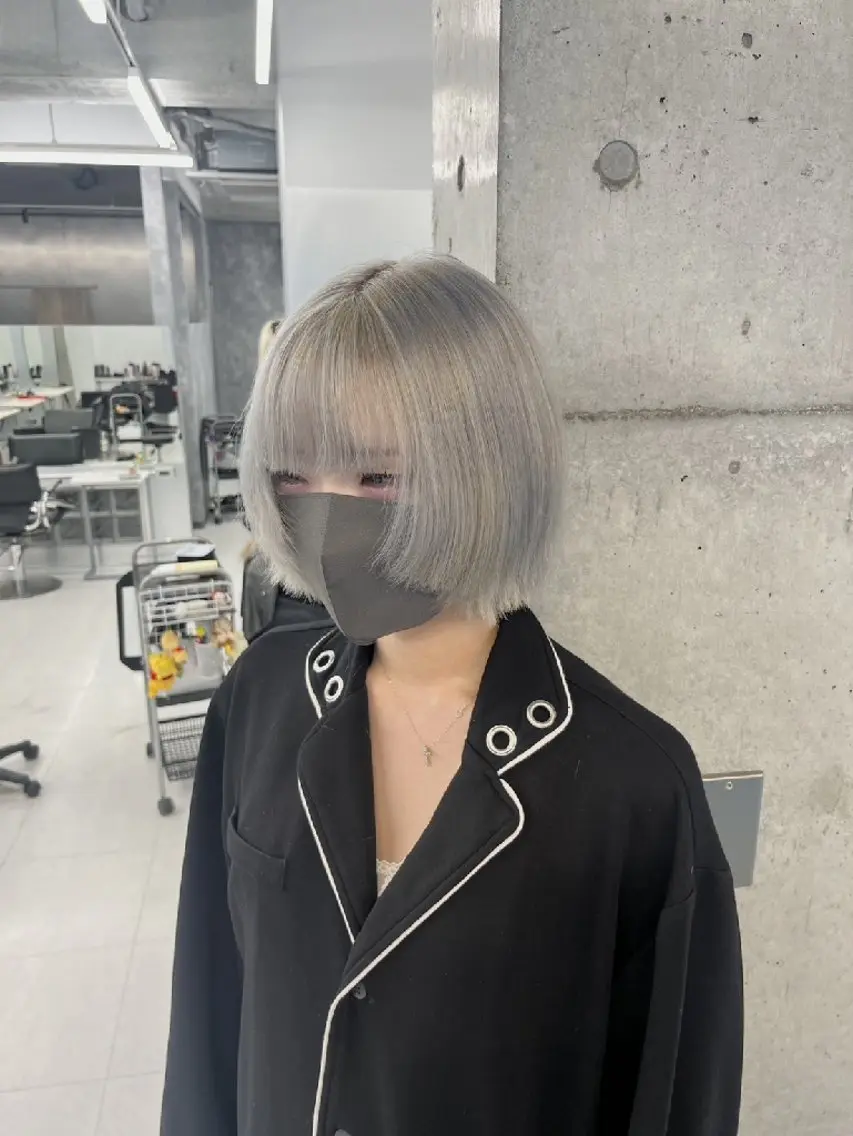 カラー ショート 地雷系🎀ハイトーン 💙荒川結星のヘアスタイル