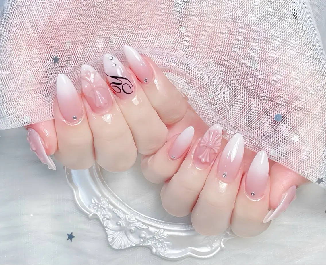 ネイル チークネイル 長さ出し フレンチネイル ジェルネイル グラデーション ハンドネイル THANHTHANH NAILのネイルデザイン