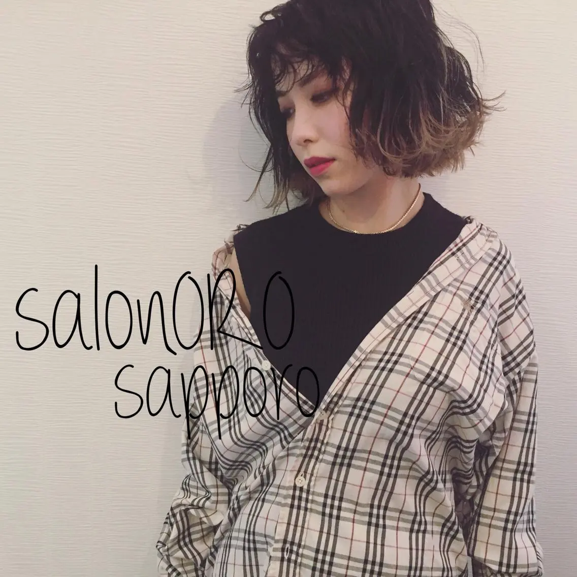 ミディアム カラー 黒髪 ブリーチ ダブルカラー パープルカラー シルバー 池田 真由美のヘアスタイル
