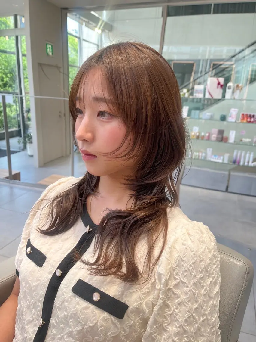 ミディアム レイヤー MINX伊藤なず菜のヘアスタイル