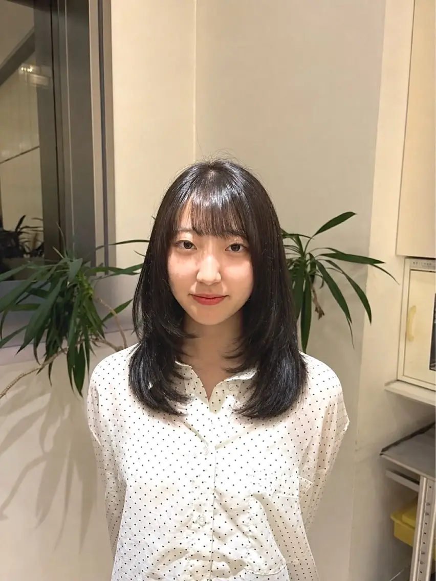 セミロング レイヤーカット 安江 萌のヘアスタイル