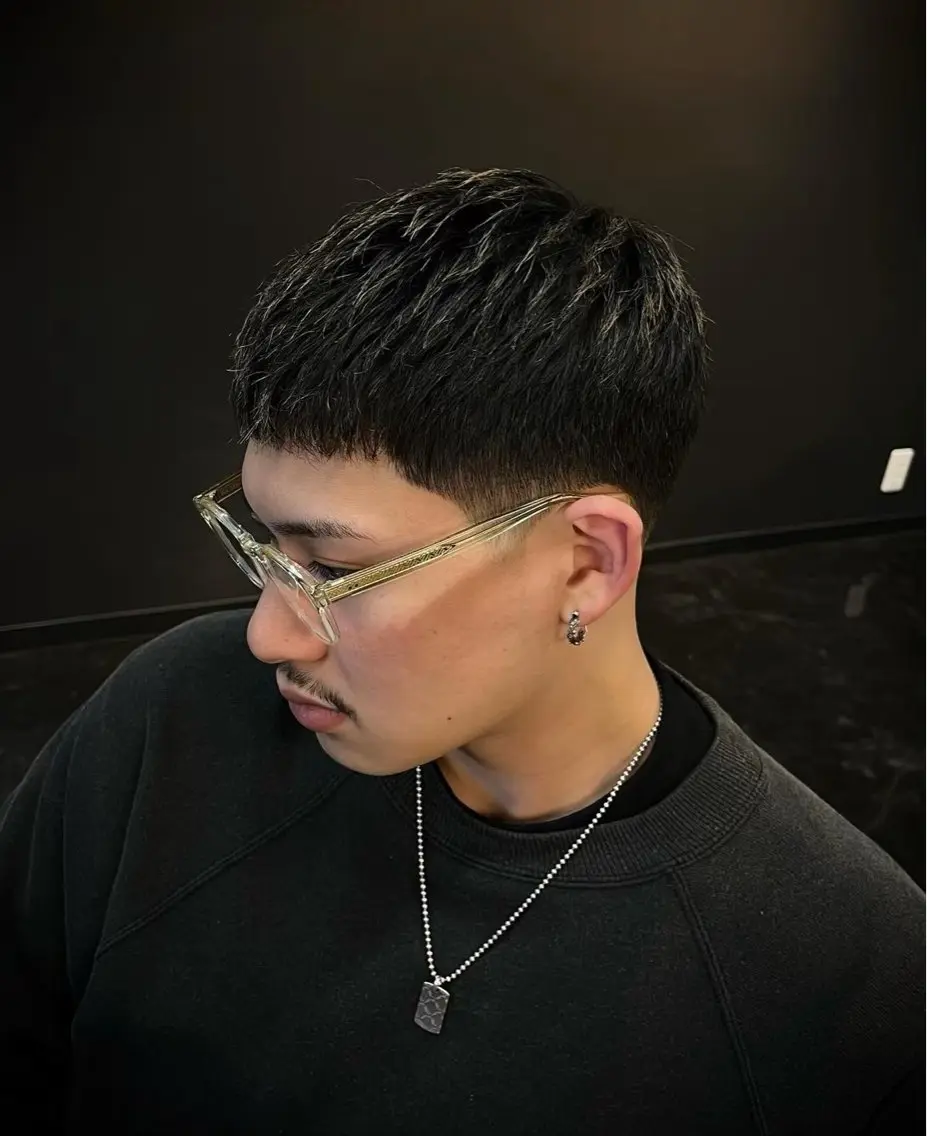 ショート メンズ メンズブリーチ フェードカット メンズパーマ スキンフェード スパイキーショート 名郷 偉織 メンズカットのヘアスタイル