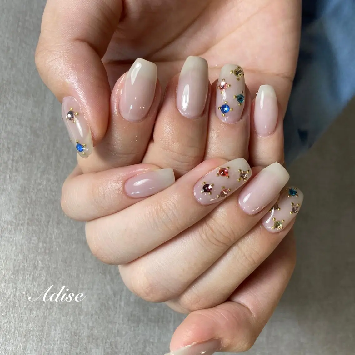 ネイル フレンチネイル グラデーション ニュアンスネイル オフィスネイル 第一印象専門サロン ADISEのエステ・リラクイメージ