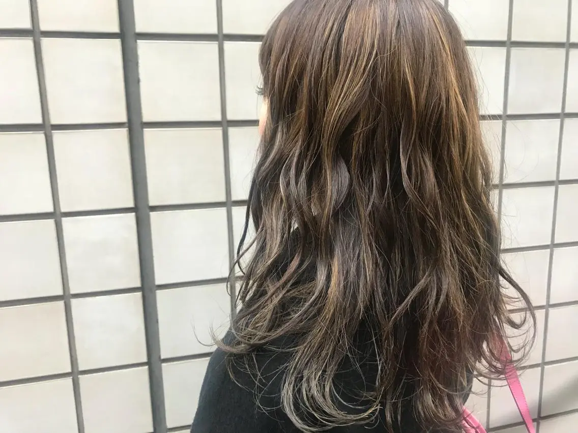 セミロング カラー ハイライトカラー 外国人風カラー ハイライト 透明感カラー/ レイヤー　YUKAのヘアスタイル