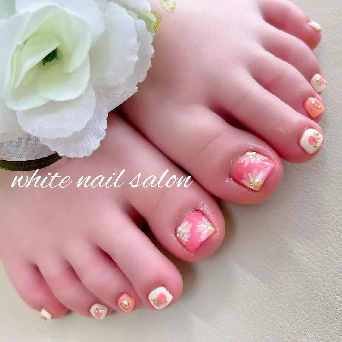 ネイル ジェルネイル ハードジェル ラメ(グリッター) 持ち込み ソフトジェル フットネイル white nail salonのネイルデザイン