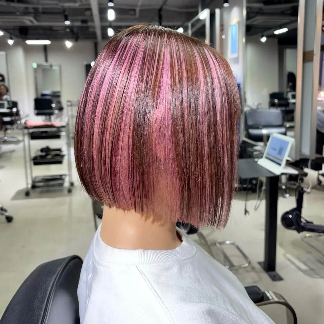 ショート カラー ヘアカラー ★デザインカラー ハイトーン ももか★のヘアスタイル