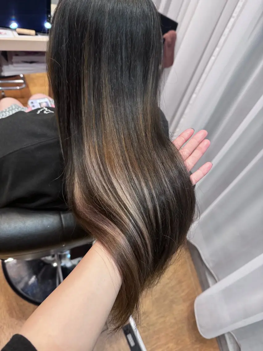 カラー ブリーチ インナーカラー Sanae .のヘアスタイル