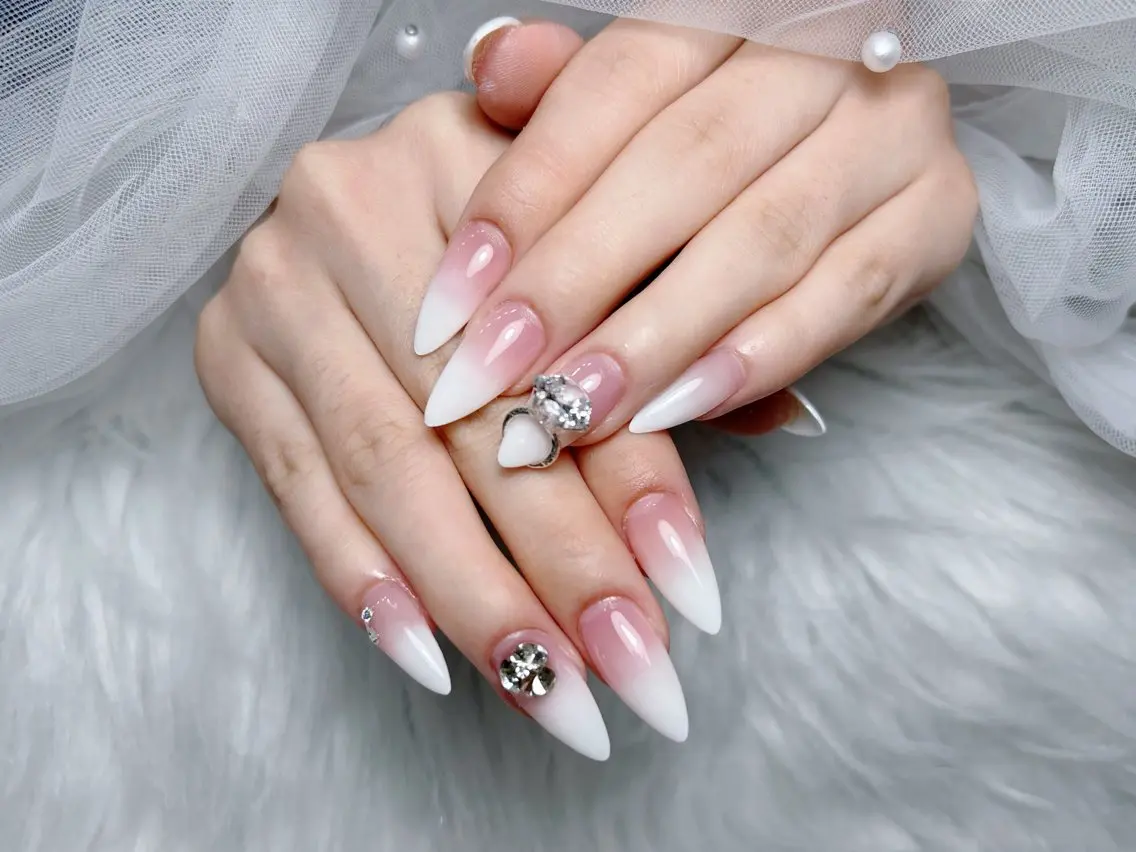 ネイル アートネイル 長さ出し ジェルネイル 韓国ネイル マグネットネイル ハンドネイル Cloudy Chan Nailのネイルデザイン