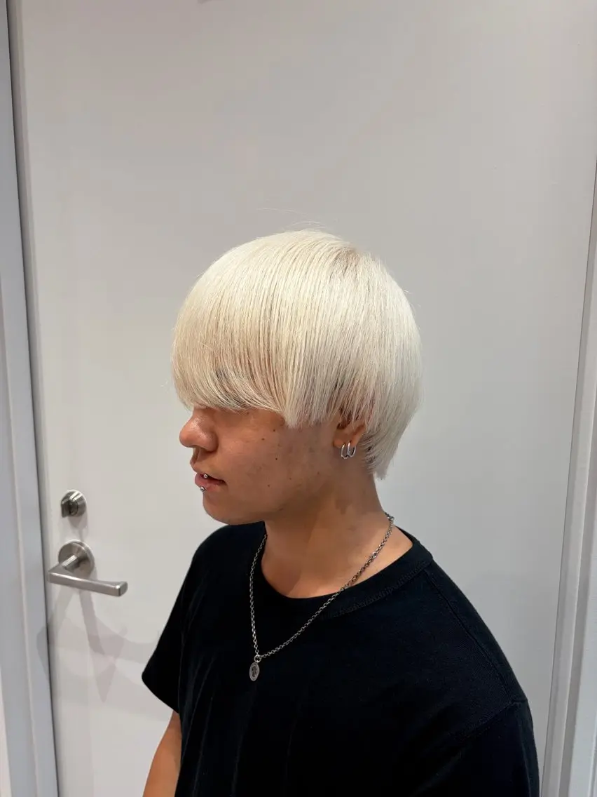 カラー メンズ メンズブリーチ ブリーチ カット ヘアカラー トリートメント ホワイトカラー☁️/ Yuya/ブリーチのヘアスタイル