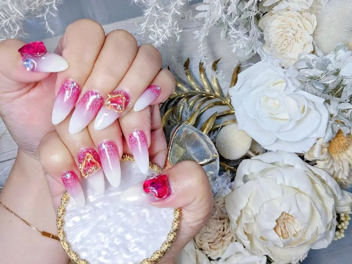 ネイル チークネイル 成人式 長さ出し フラッシュネイル フレンチネイル Chouette Nailのネイルデザイン