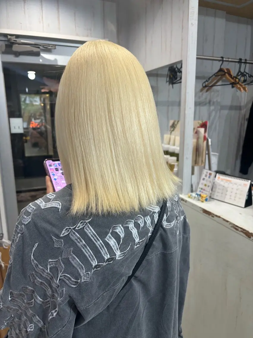 ミディアム カラー ブリーチ 抜きっぱなしブロンド ブロンド 桑原 由理のヘアスタイル