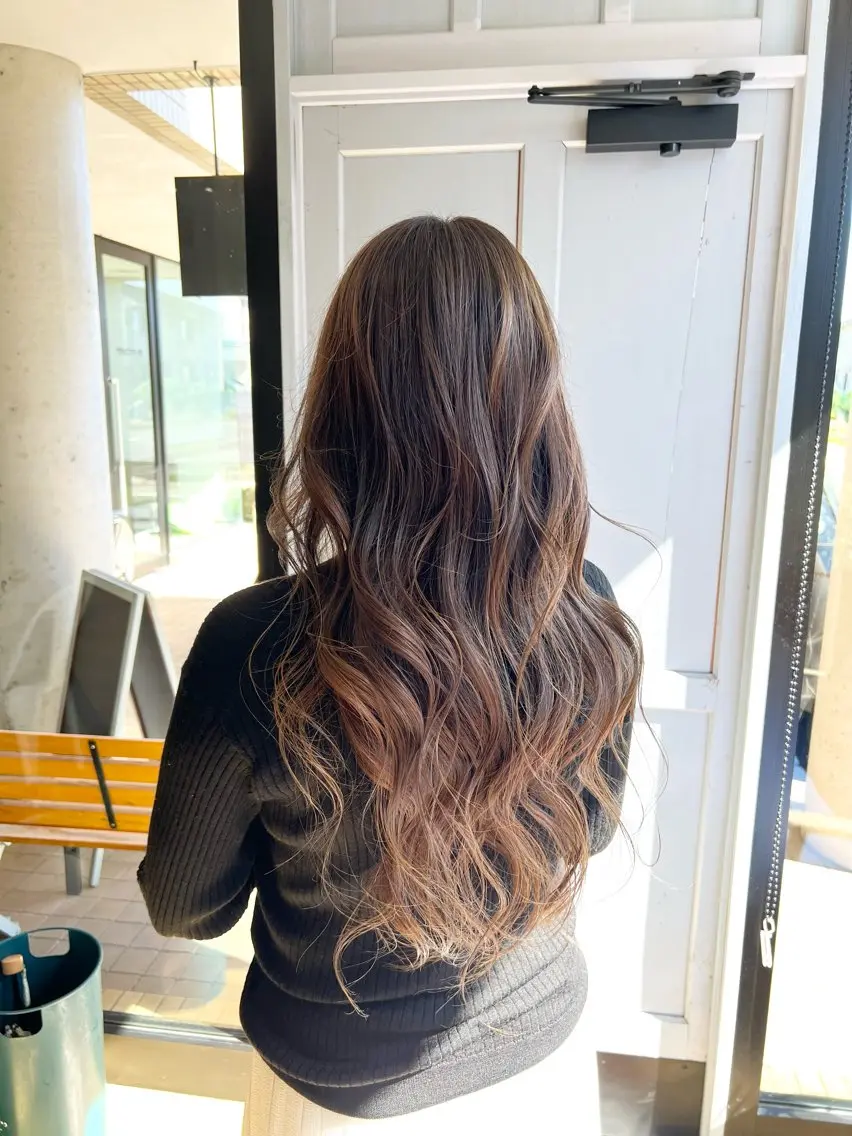 ロング カラー アッシュ アッシュグレー アッシュグレージュ グレージュ ヘアカラー トリートメント 堀 望美のヘアスタイル