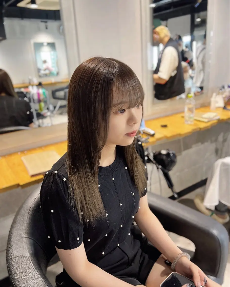 セミロング カラー カット ヘアカラー NANAMI🩵 大人可愛い韓国ヘアのヘアスタイル