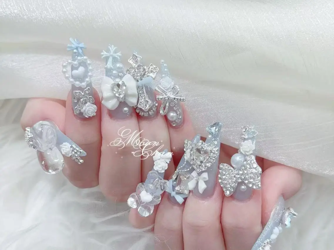 ネイル 長さ出し キラキラネイル 韓国ネイル ロングネイル 持ち込み ハンドネイル ハンドケア Akira✨ nailのネイルデザイン