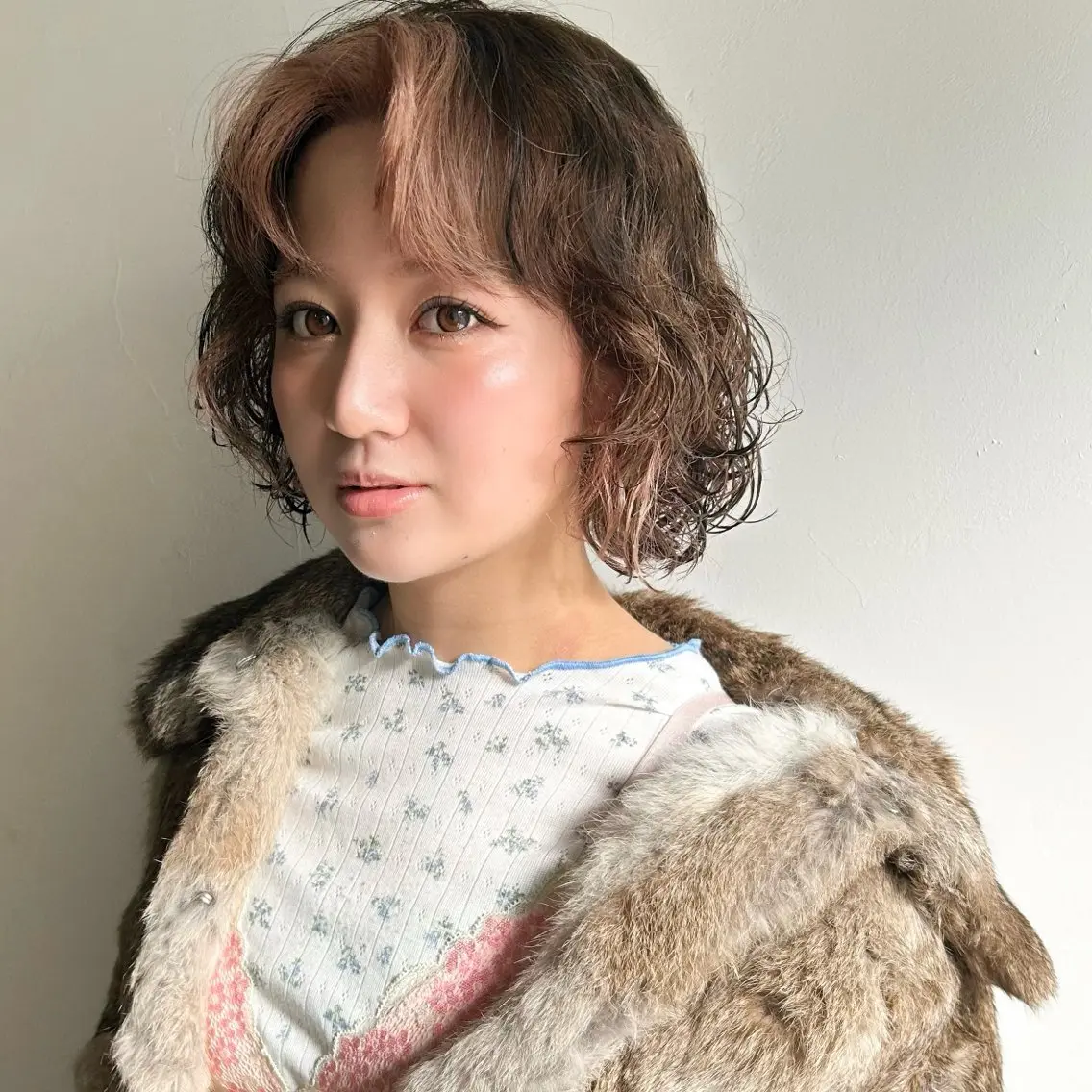 ショート カラー ミストバング  フェイスフレーミング ボブ カット ヘアカラー ダブルカラー,透け カラーHINARIのヘアスタイル