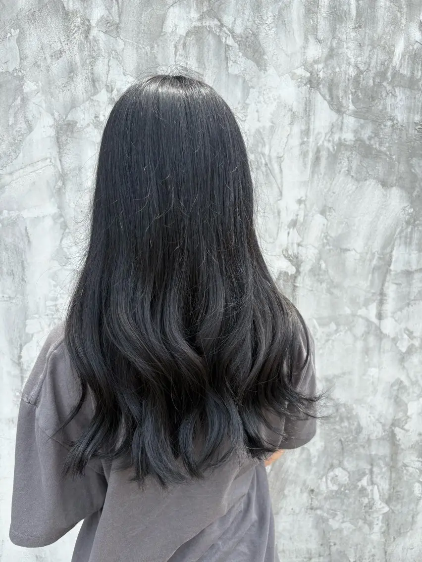 ロング カラー 黒髪 ブルーカラー ブルーブラック ヘアカラー number＋ / 璃々花のヘアスタイル