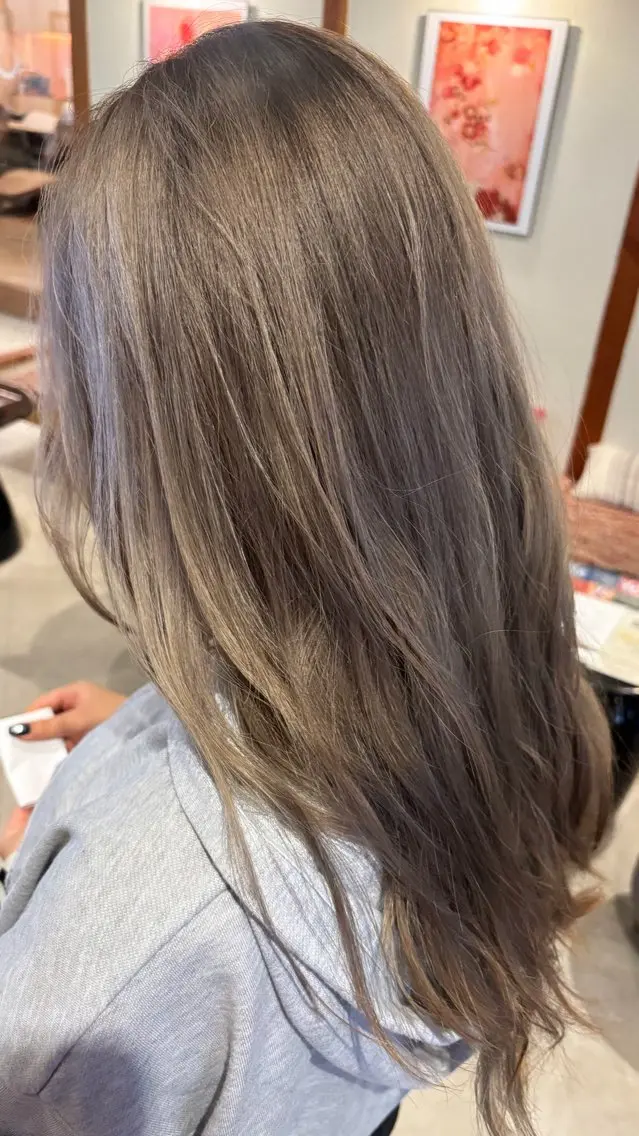 ロング カラー ベージュカラー ブリーチ ミルクティーベージュ カット ヘアカラー トリートメント Ayano＿ Jill francのヘアスタイル