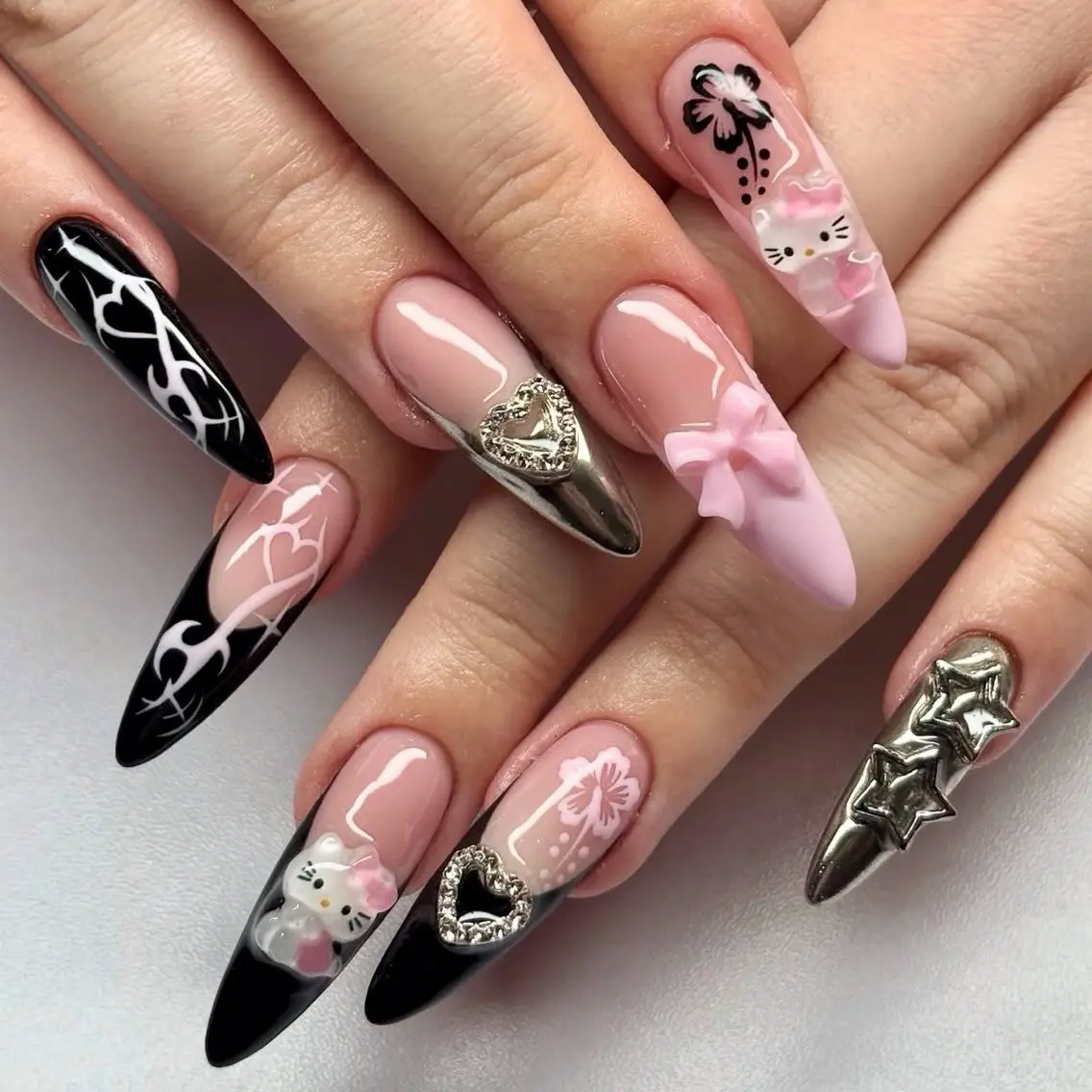 ネイル キラキラネイル 韓国ネイル ロングネイル シンプルネイル ワンホンネイル ハンドネイル Luna Nail.Novaのネイルデザイン