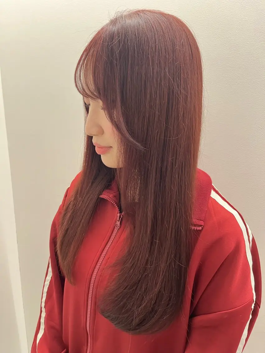 セミロング カラー ボルドーカラー ピンクカラー 宝徳 伶奈のヘアスタイル