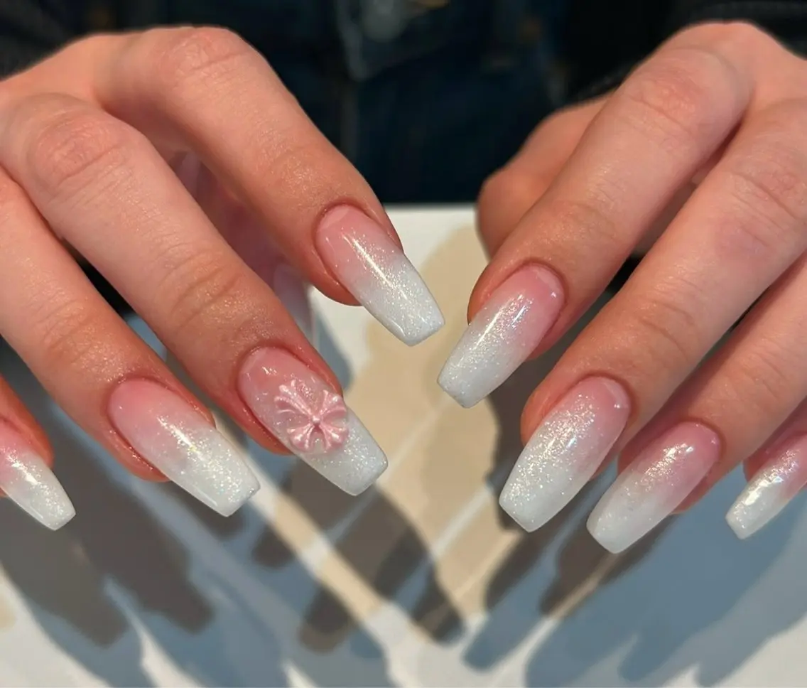ネイル グラデーション キラキラネイル ワンカラーネイル 冬ネイル Jenn Nail Salonのネイルデザイン