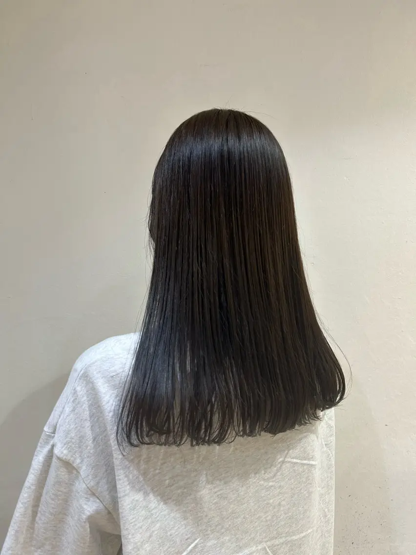 ロング カラー 川筋 桃果のヘアスタイル
