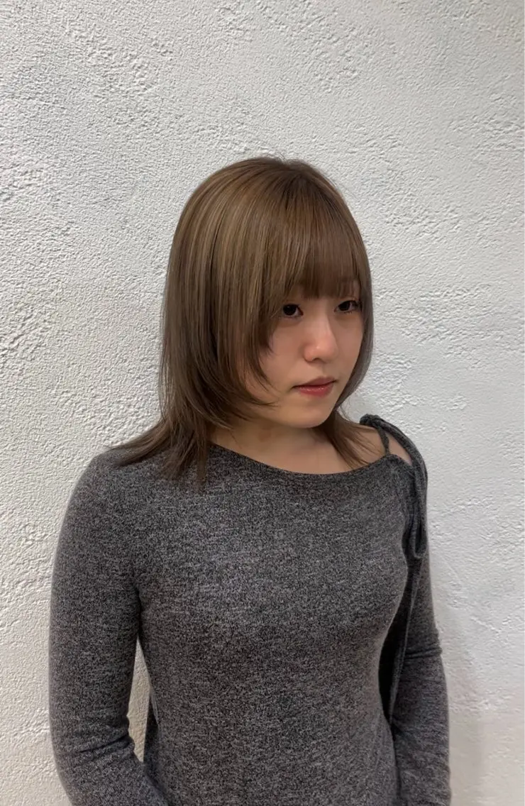 ミディアム ウルフカット 山本 梨華のヘアスタイル