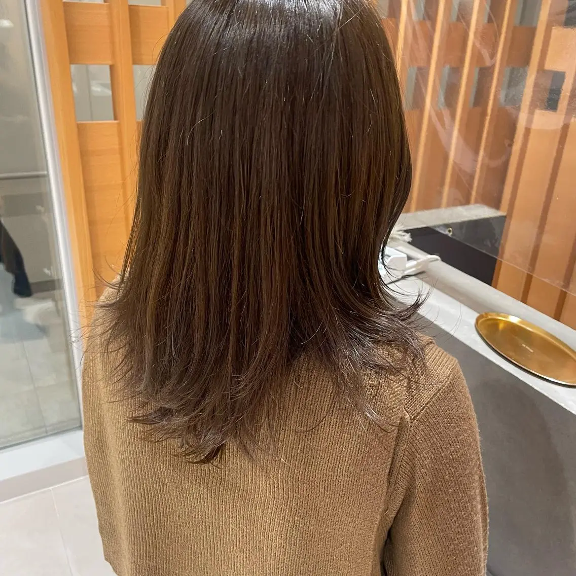 ミディアム カラー ベージュカラー オリーブベージュ カット ヘアカラー 大橋 芽衣のヘアスタイル