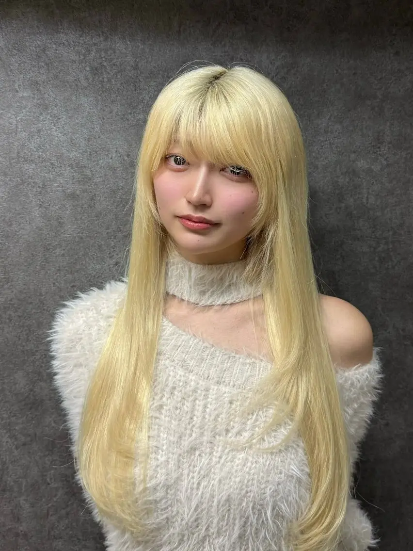 ロング カラー ブリーチ ブロンド ケアブリーチ ダブルカラー ホワイトブロンド カット ヘアカラー トリートメント manabuデザイン カラー/ハイトーンのヘアスタイル