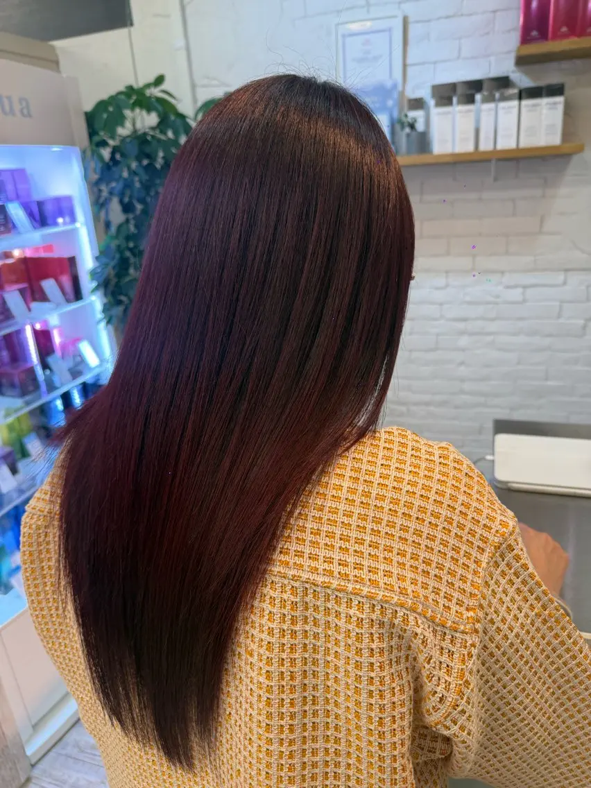 ロング カラー 山崎 更紗のヘアスタイル