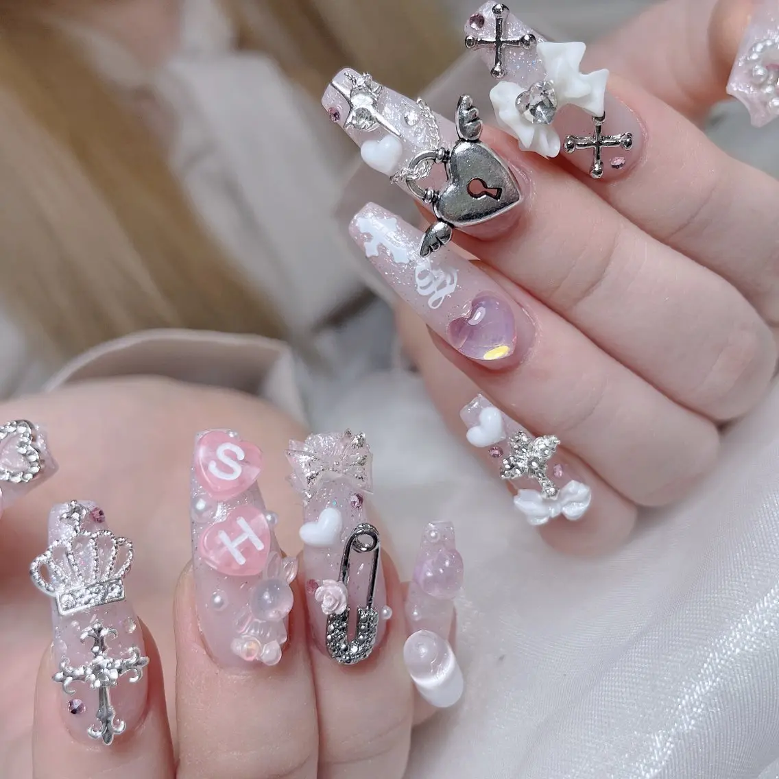 ネイル 成人式 大理石ネイル(マーブル) ネイルチップ 冬ネイル クリスマス ハンドネイル MoMoA Nail ネイル長さ出し専門店のネイルデザイン