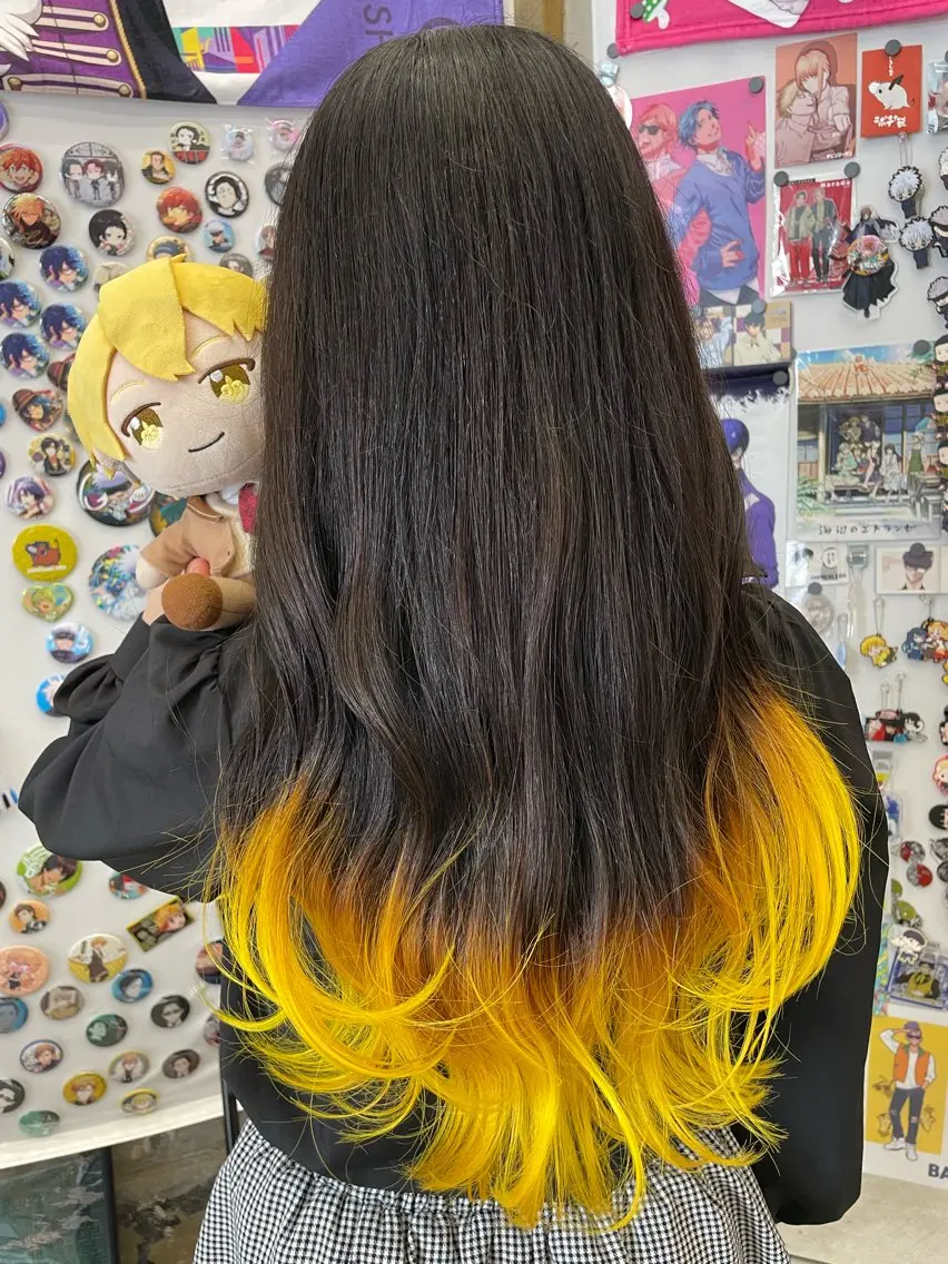 セミロング カラー ヘアカラー インナーカラー 推し ブリーチ  髪質改善のヘアスタイル