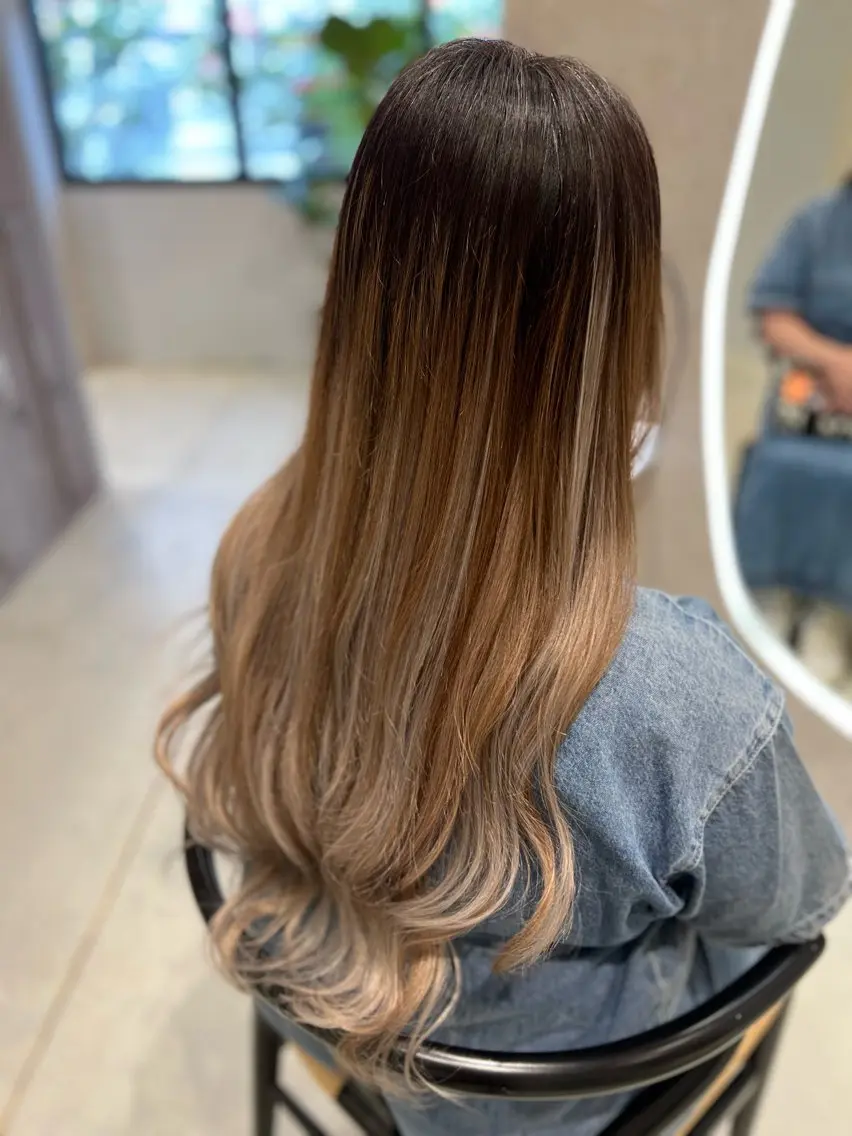 エクステ 小池 夏美のヘアスタイル