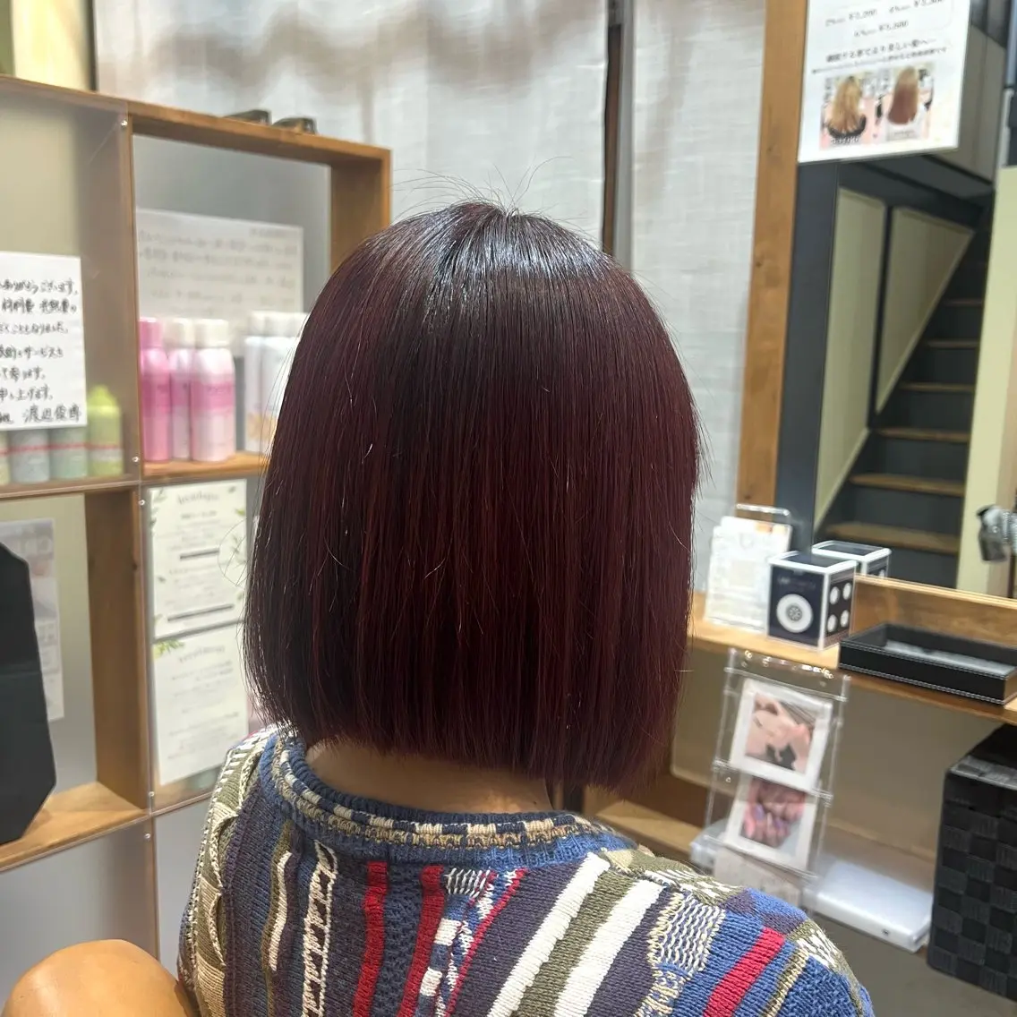 ショート カラー ボルドーカラー ボブ 石黒 理々花のヘアスタイル