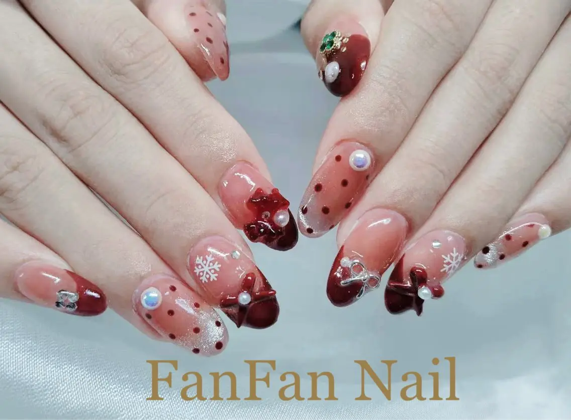 ネイル アートネイル オーロラネイル ガーリー キラキラネイル 韓国ネイル Mio NailsalonUのネイルデザイン