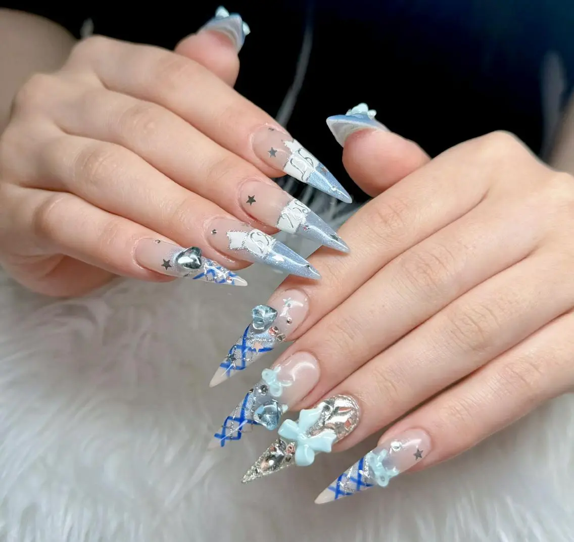 ネイル オーロラネイル フレンチネイル ジェルネイル ハロウィン キラキラネイル ハンドネイル Hbaby nailのネイルデザイン