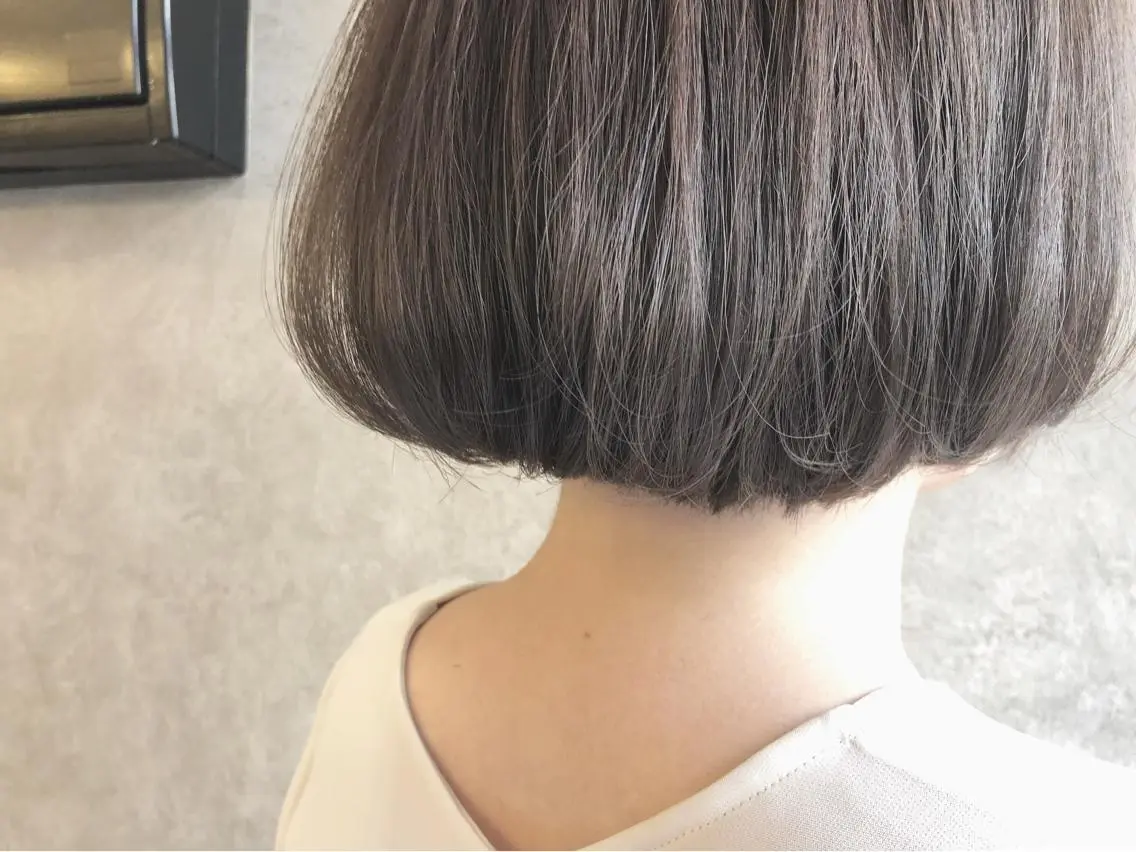 ショート カラー 顔周りレイヤーカット ブリーチminamiのヘアスタイル