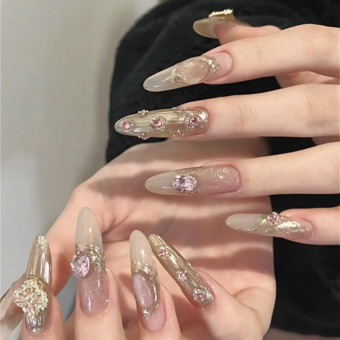 ネイル キラキラネイル 韓国ネイル ロングネイル マグネットネイル ニュアンスネイル ハンドネイル ハンドケア Umee Nailのネイルデザイン