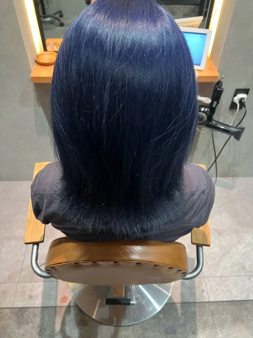 カラー ブルーカラー ネイビーカラー カット ヘアカラー トリートメント 安岡 稜太のヘアスタイル