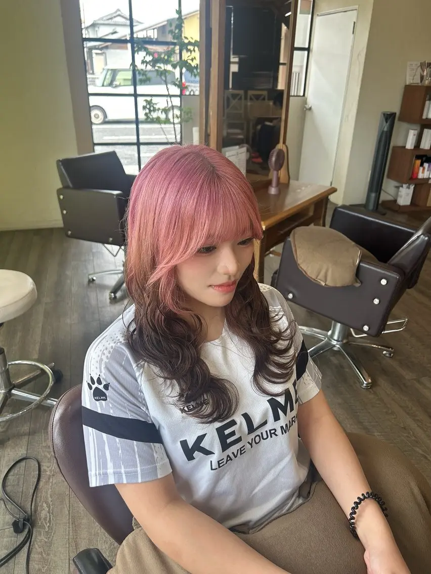 ロング カラー ブリーチ デザインカラー レイヤーカット カット ヘアカラー 井上 花音のヘアスタイル
