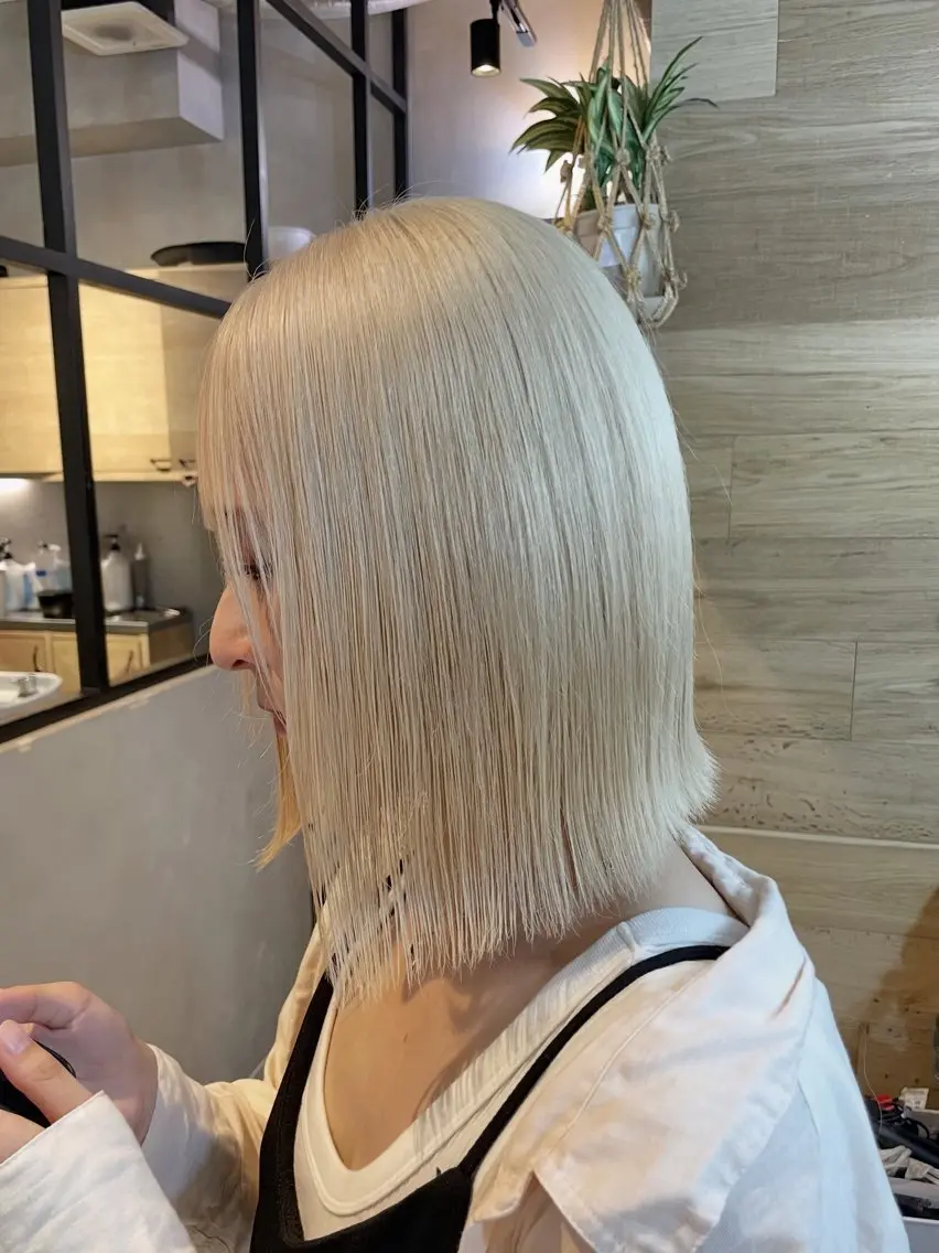 ミディアム カット ヘアカラー トリートメント EIGHT サイショ ミズキのヘアスタイル