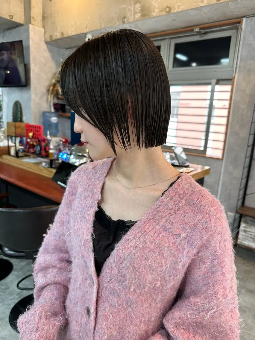 ショート 切りっぱなしボブ ショートボブ ハンサムショート 丸みショート ボブ カット ヘアカラー トリートメント モテ髪/ボブ/ショー ト/アダチフウトのヘアスタイル