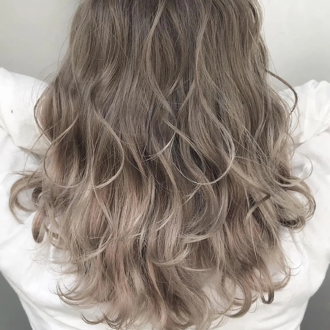 セミロング カラー ベージュカラー ミルクティーベージュ 阿部 圭悟のヘアスタイル